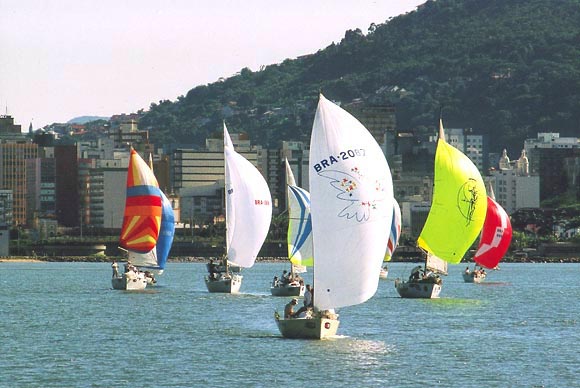 The 7.00 Sportboat racing downwind among the fleet, spinnakers flying